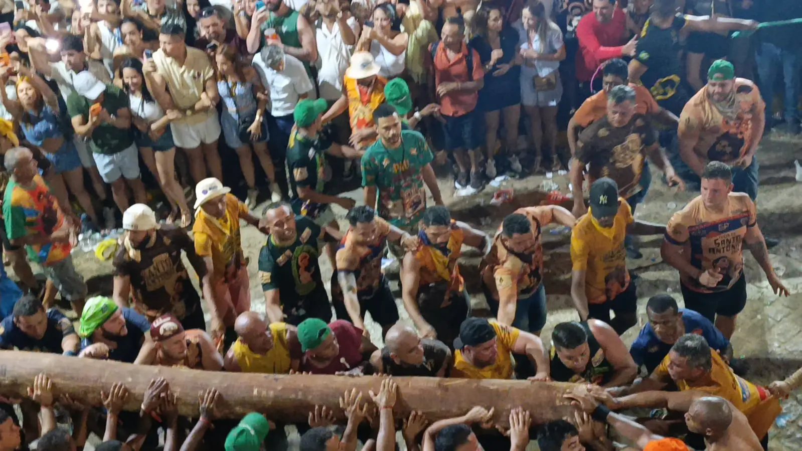 Carregadores do pau da bandeira em Barbalha/CE