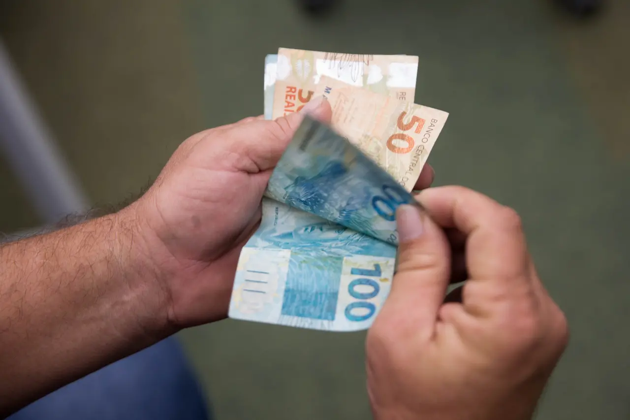 Imagem da notícia O copo está meio cheio ou meio vazio? O retrato da economia cearense no 1º trimestre