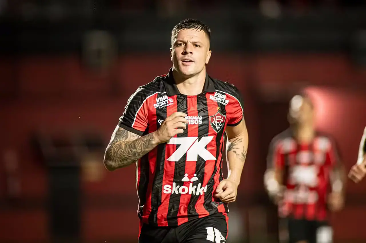 Renato Kayzer comemora gol pelo Vitória-BA
