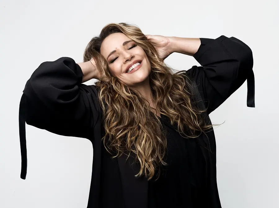 Repertório da cantora deve ter mais de 20 músicas, entre hits da carreira e releituras.