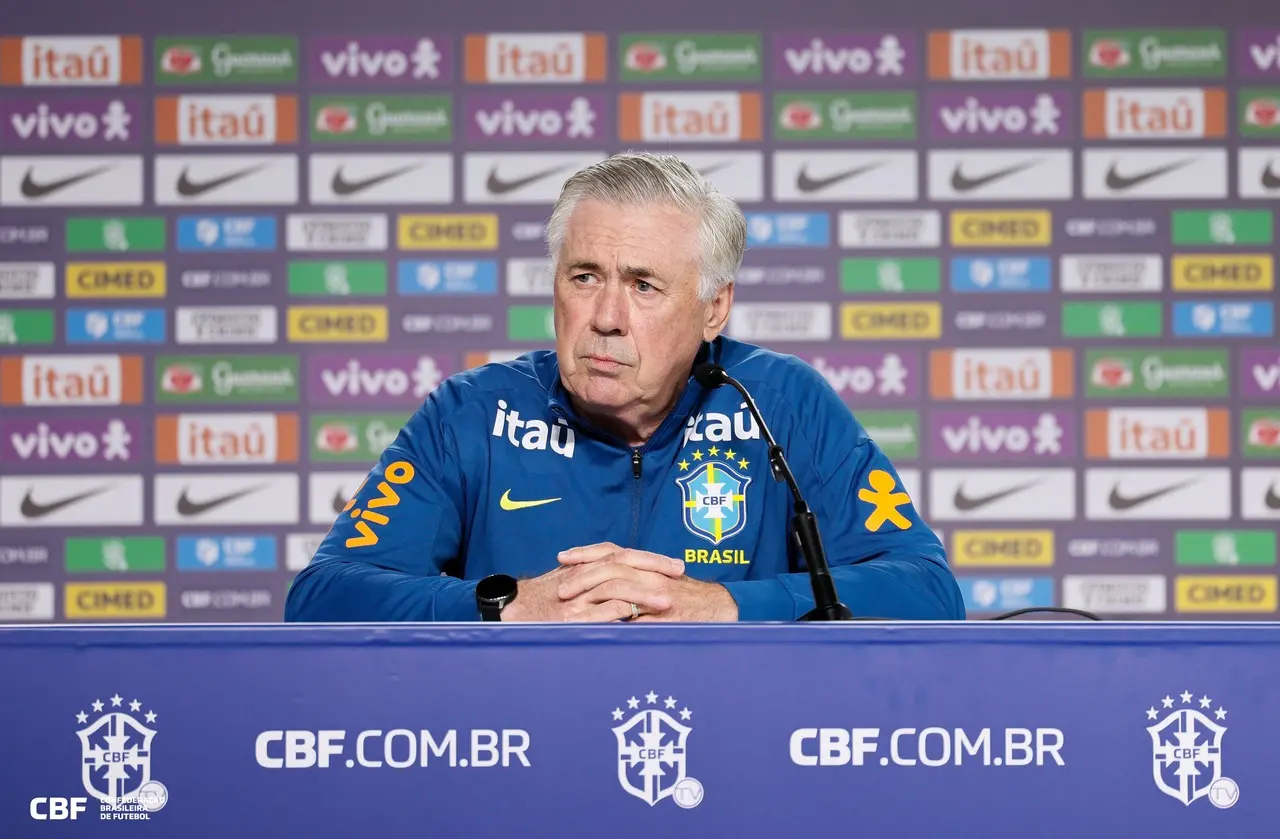 Carlo Ancelotti durante coletiva de imprensa da Seleção Brasileira