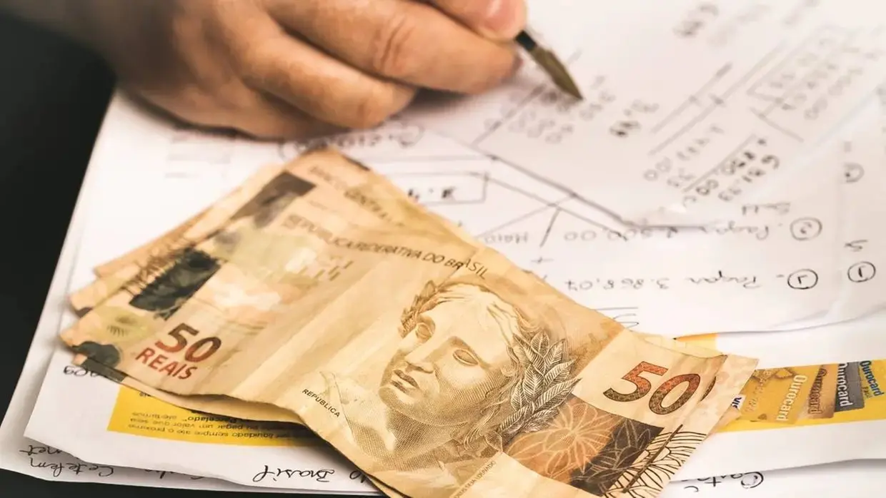 Imagem da notícia O Brasil está endividado e sua população, também 