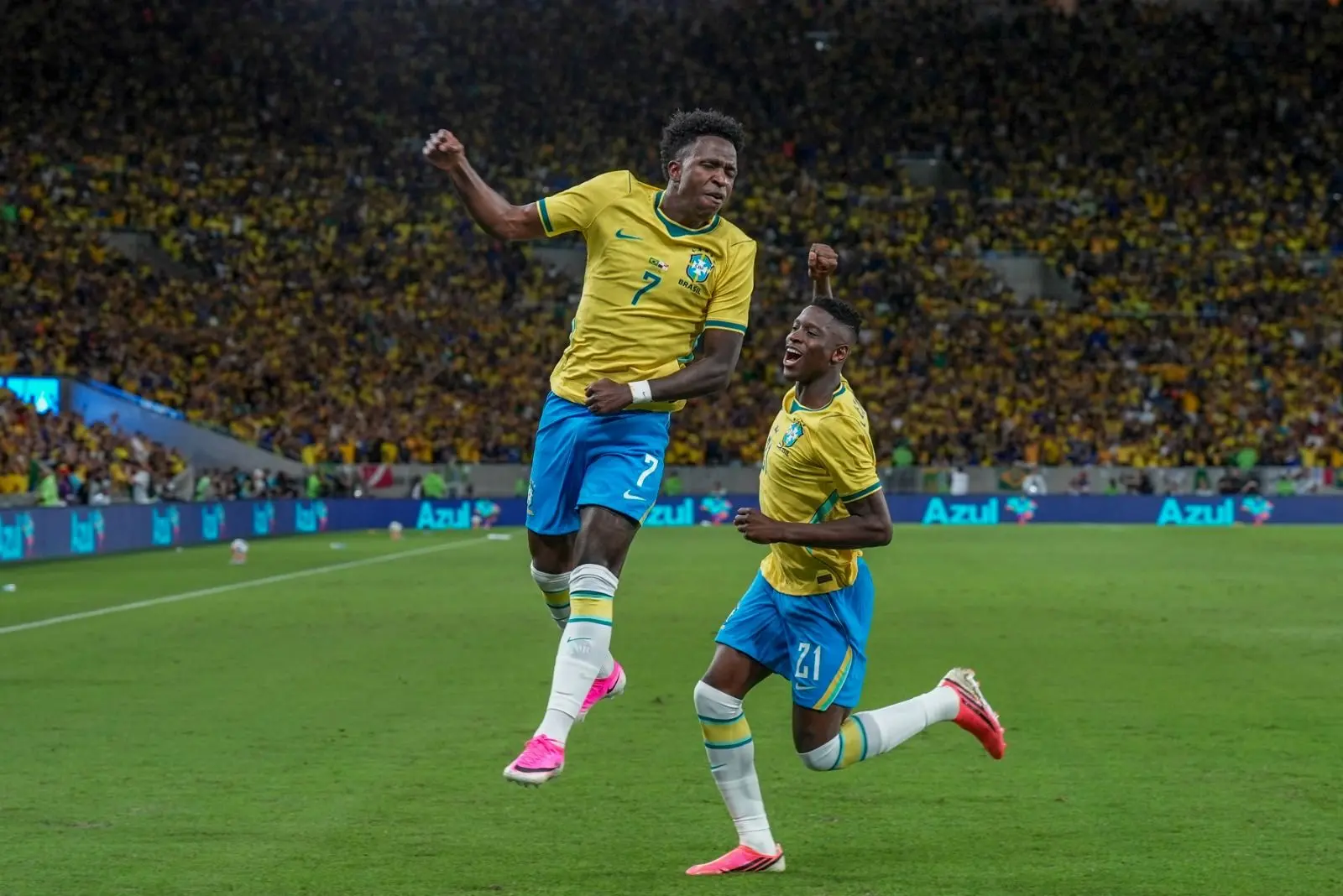 Vinícius Jr e Luiz Henrique comemoram gols marcados pela Seleção Brasileira