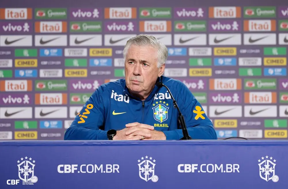 Carlo Ancelotti durante coletiva