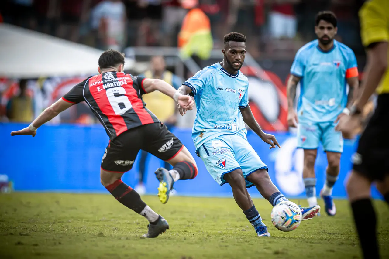 Imagem da notícia: Fortaleza joga bem, mas é derrotado pelo Vitória e fica com o vice da Copa do Nordeste