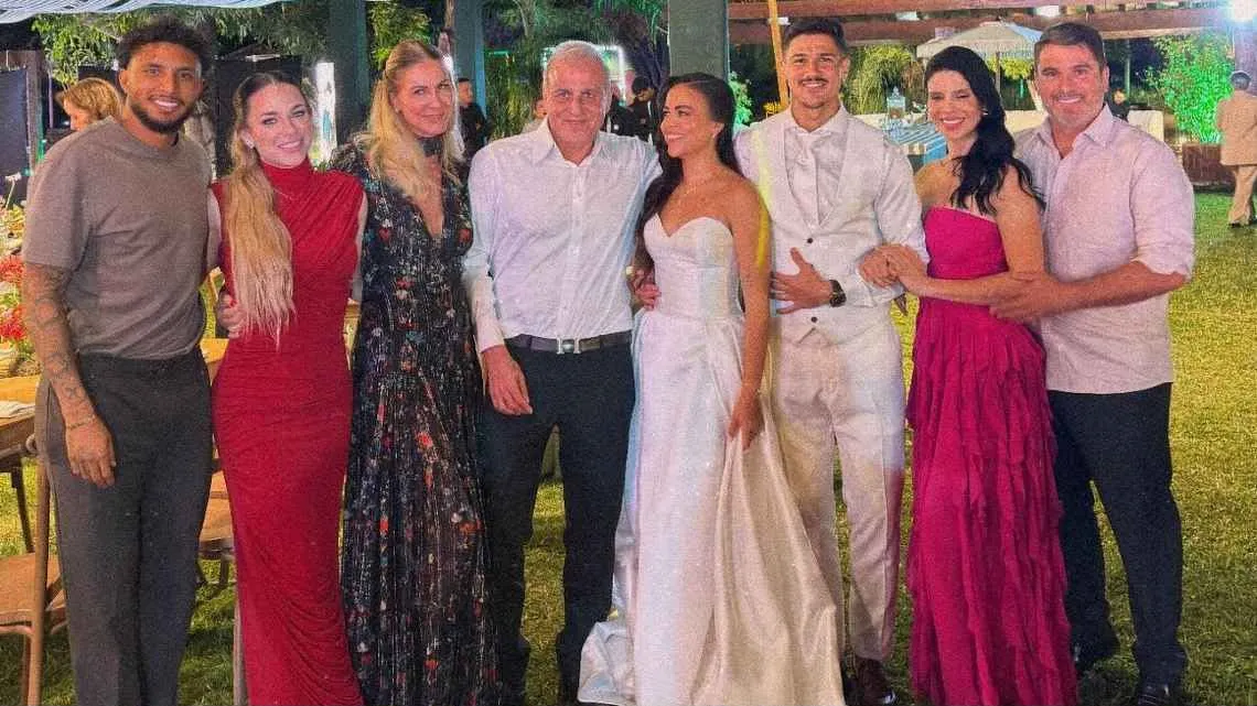 Éderson no casamento do amigo Rômulo, que também é um jogador de futebol.