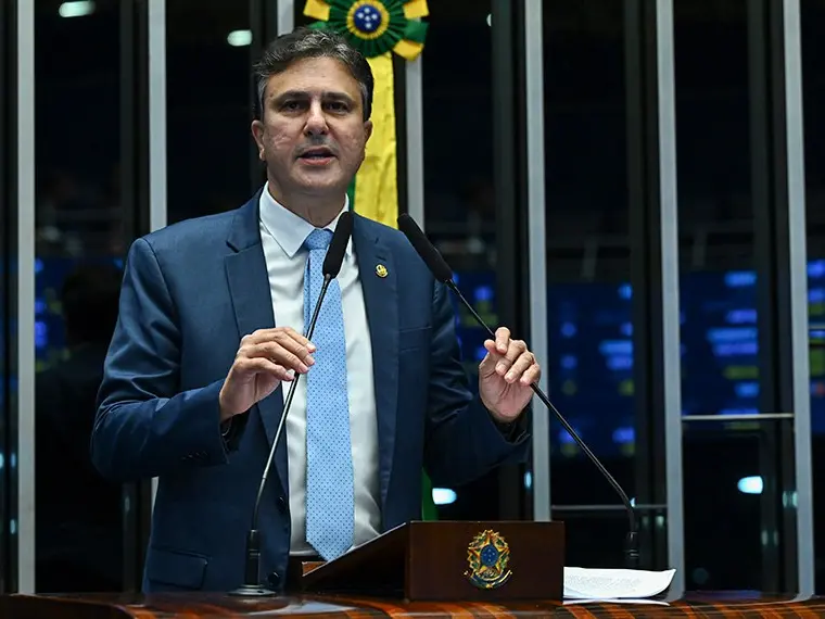 Imagem da notícia Camilo diz que sumiço de Cid foi 'problema de saúde' e que senador retomou o diálogo com Elmano