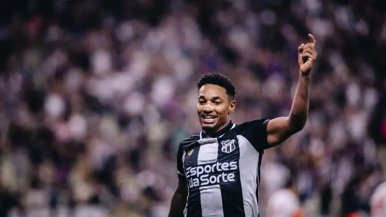 Fernandinho em ação pelo Ceará