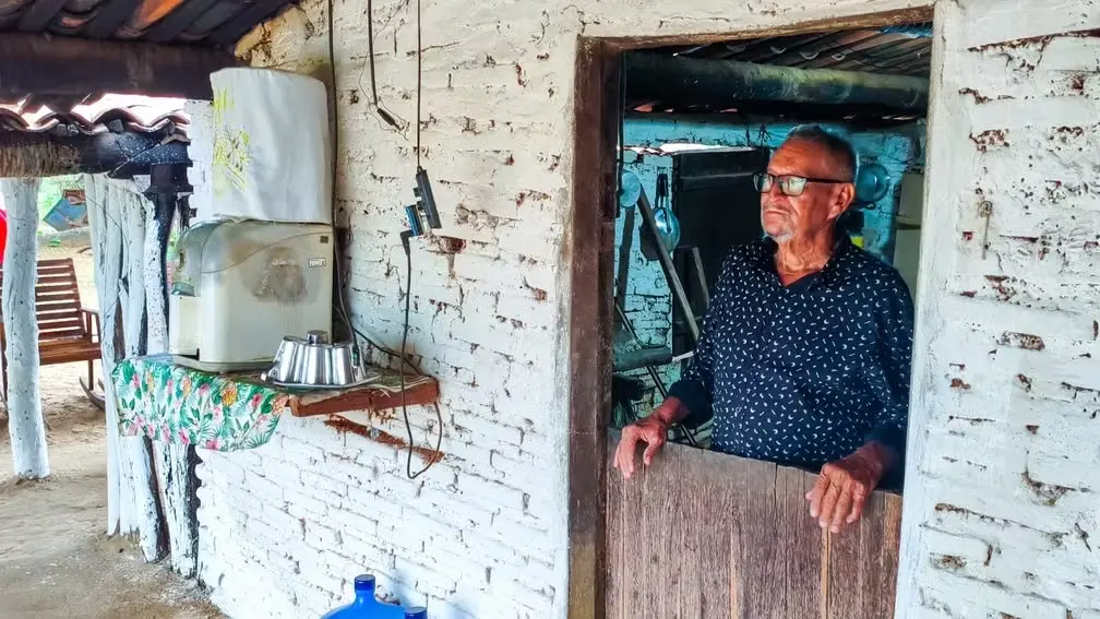Imagem da notícia Agricultor que achou petróleo no Ceará avalia vender gado por falta de água: 'terreno parado'