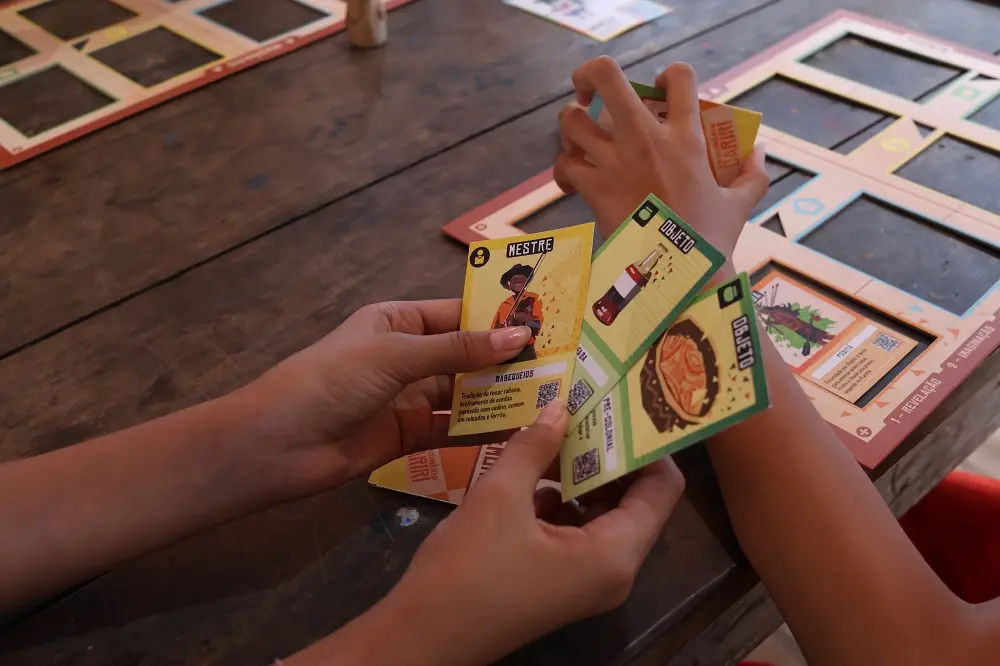 Lendas, objetos, mestres e lugares importantes do Cariri compõem o jogo de cartas.