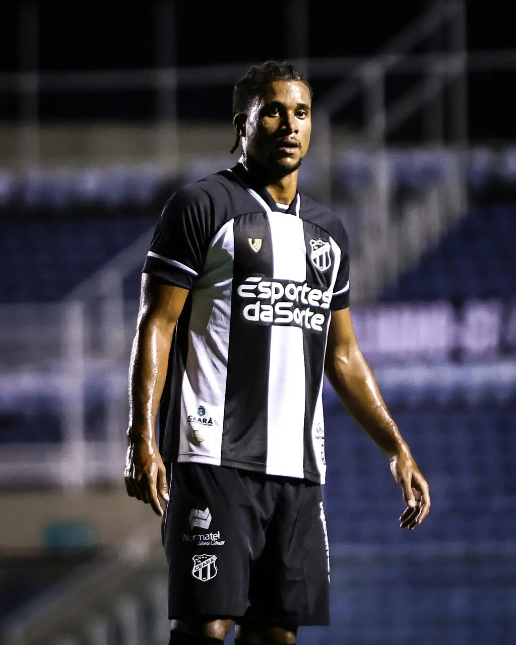 Gabriel Amaral em ação no atacante da base do Ceará