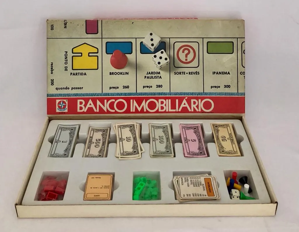 Jogo de tabuleiro da Estrela, Banco Imobiliário, original da década de 1980, é sucesso de vendas até os dias atuais e já passou por atualizações.