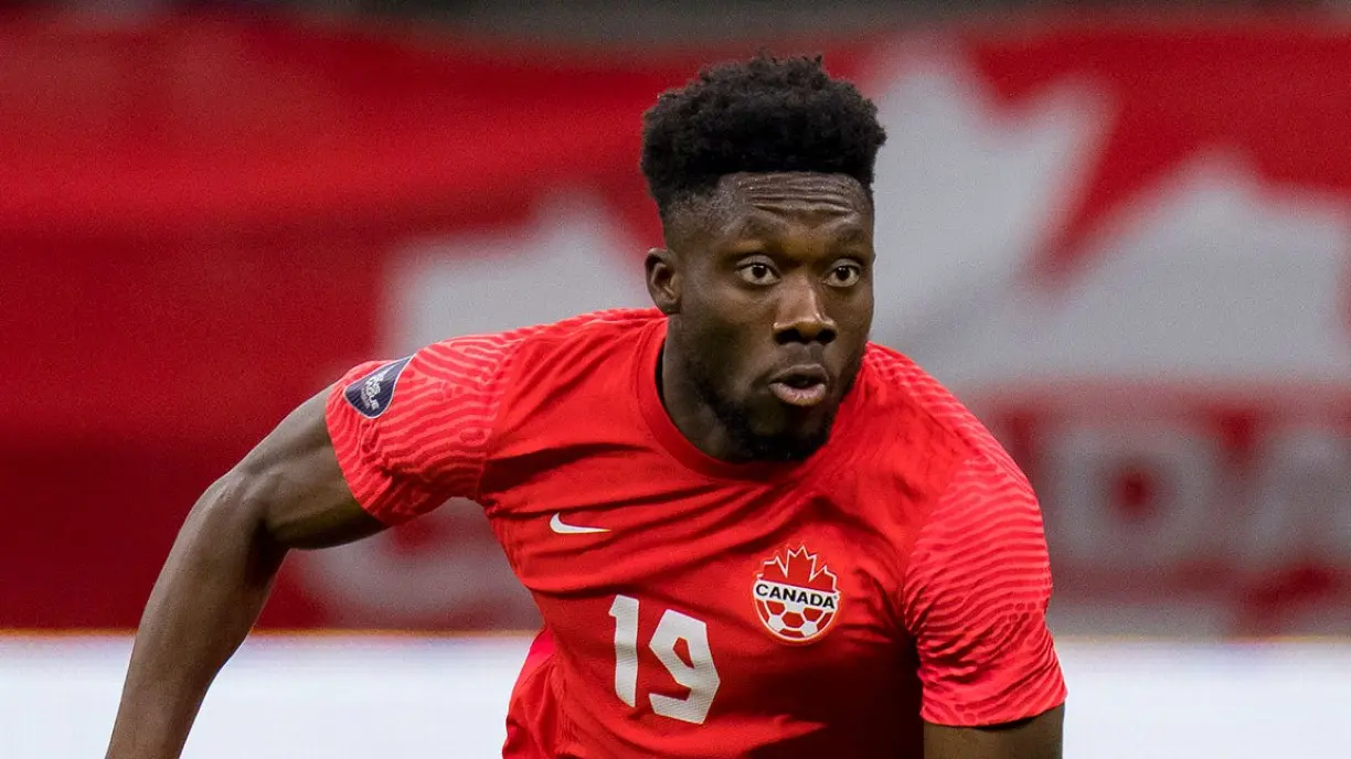 Alphonso Davies em ação pelo Canadá
