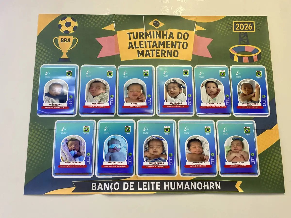 Foto de bebês como figurinhas da copa.
