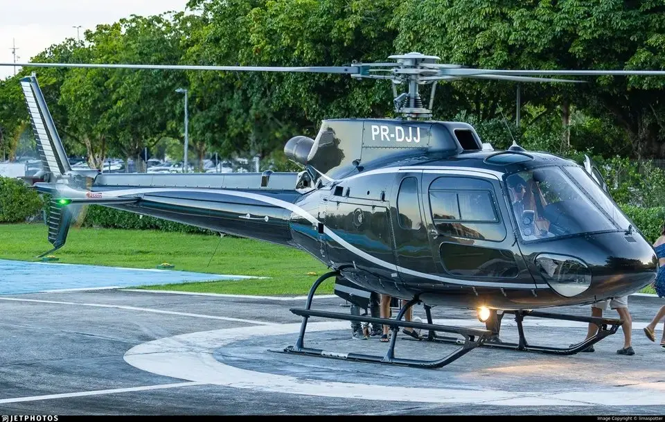 Eurocopter AS350 B2. Modelos de helicopeteros que colidiram e cairam no Recreio dos Bandeirantes, no Rio de Janeiro.
