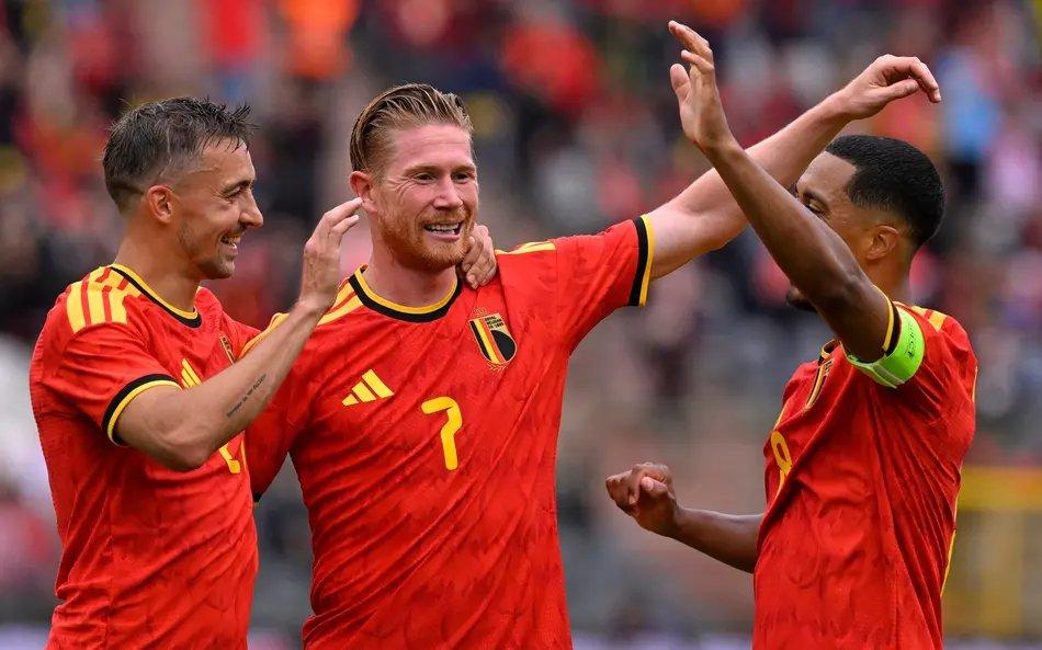Imagem da notícia: Com seis remanescentes da geração que eliminou o Brasil, Bélgica estreia na Copa do Mundo