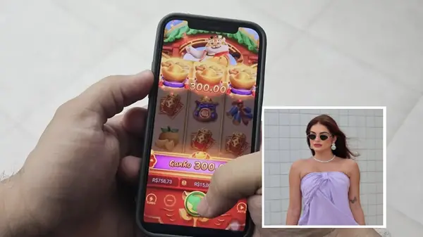 influencer tigrinho foto mao jogo online foto da pessoa.