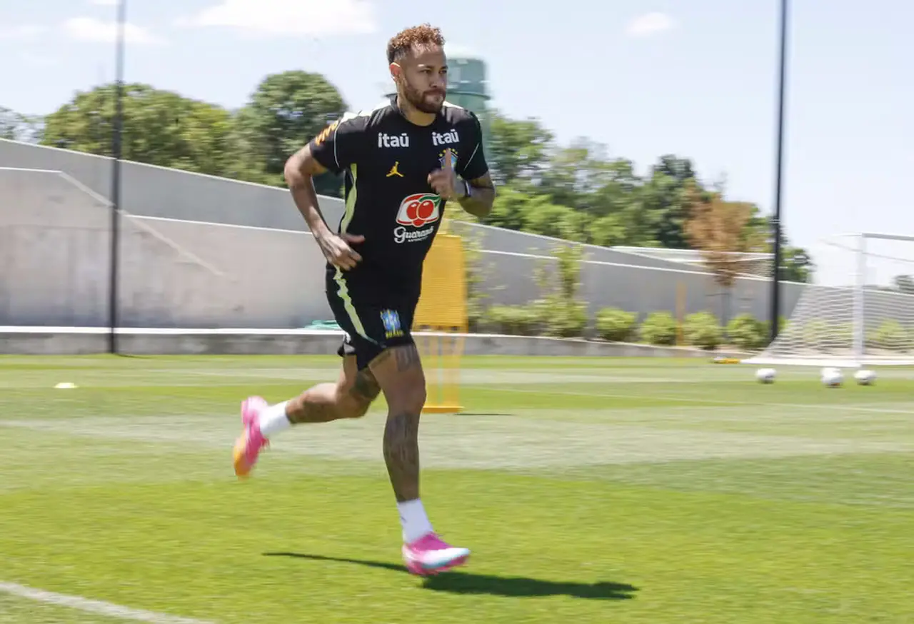 Imagem da notícia Neymar treina com bola em atividade da Seleção Brasileira na Copa do Mundo