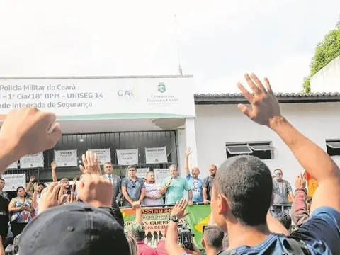 Imagem da notícia: Expulso da PM por participar de motim, sargento é absolvido na Justiça do Ceará