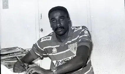 Imagem da notícia Ex-jogador do Fortaleza se emociona ao saber que Vozinha tem nome em sua homenagem