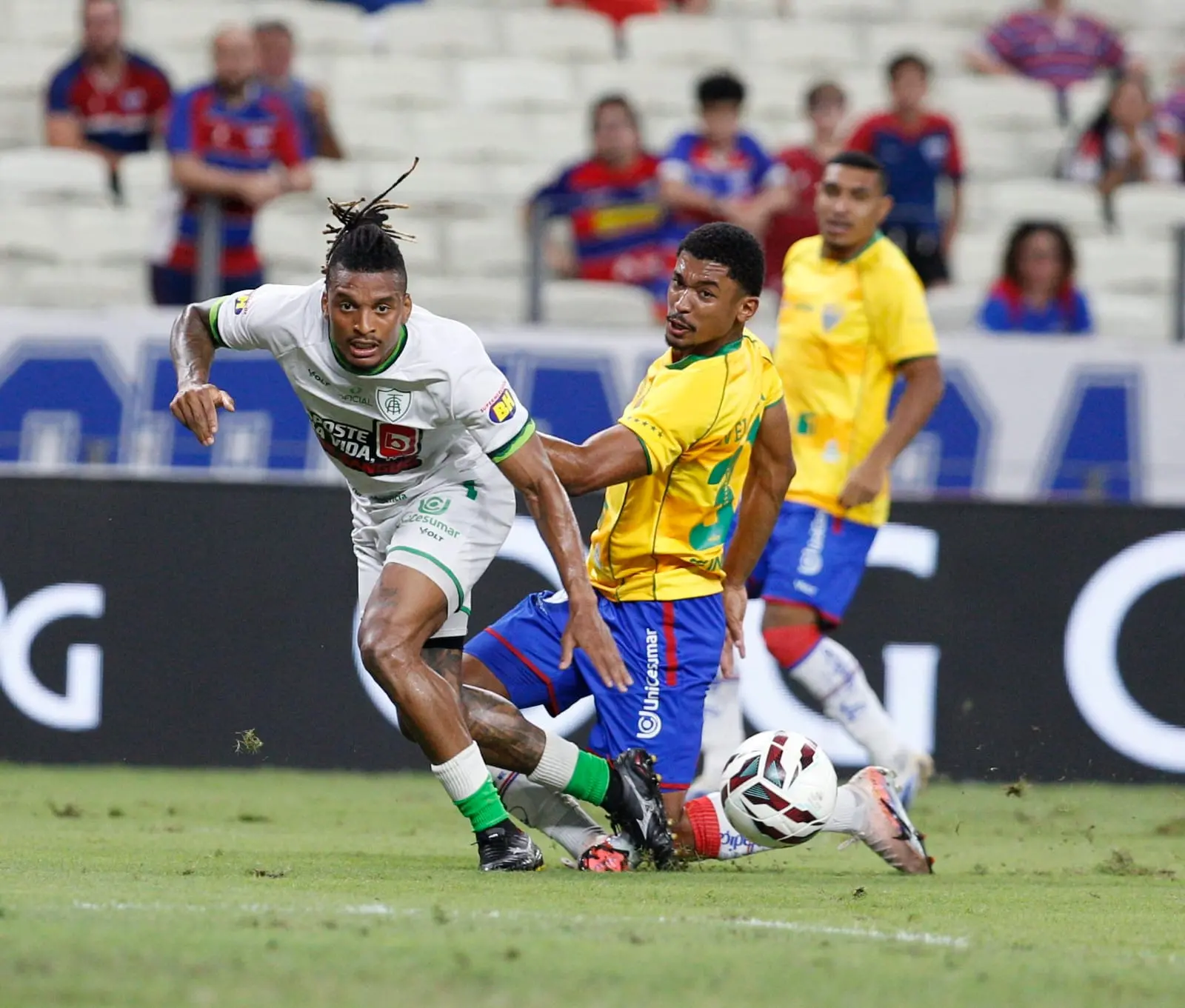 Imagem da notícia Fortaleza perde para o lanterna América-MG no Castelão e não se aproxima do G2 da Série B