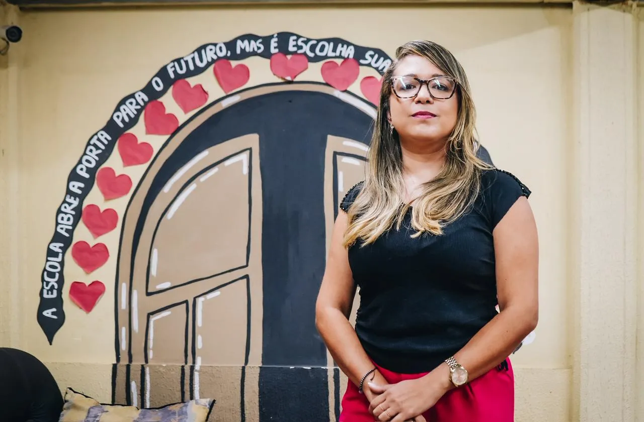 Para diretora Cássia da Silva, escola também é local de acolhimento para momentos difíceis.