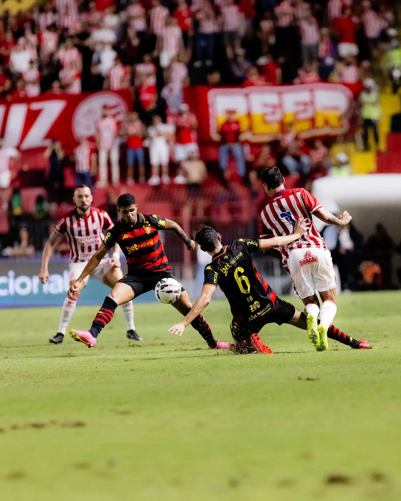 Imagem da notícia Jogos de hoje na TV: veja onde assistir e horário das partidas de quinta-feira (18)