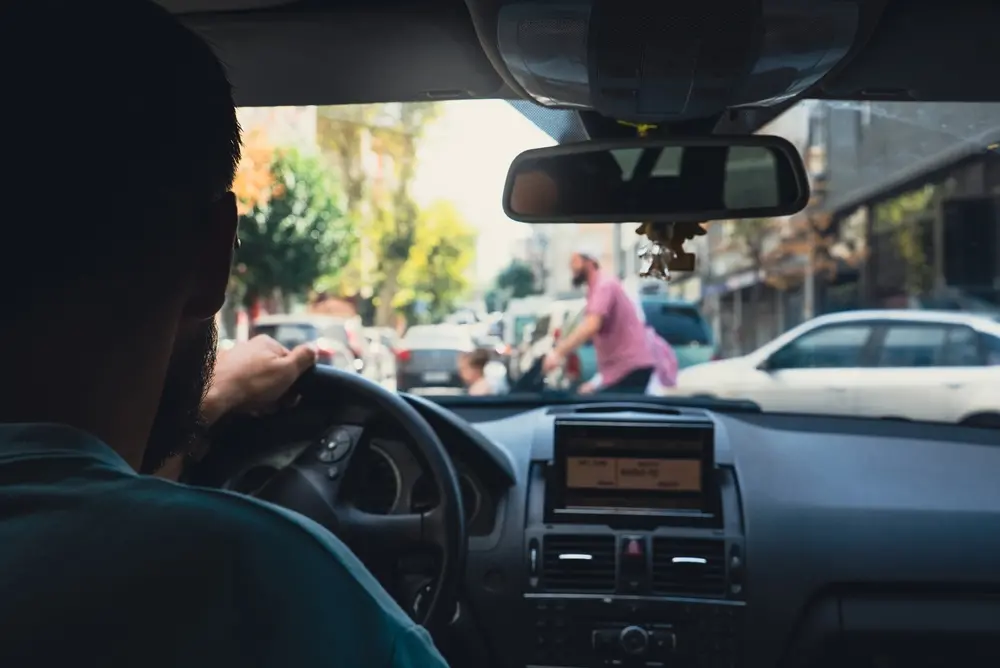Imagem da notícia Quais bancos vão aderir ao Move Brasil? Programa deve financiar carros para motoristas de app