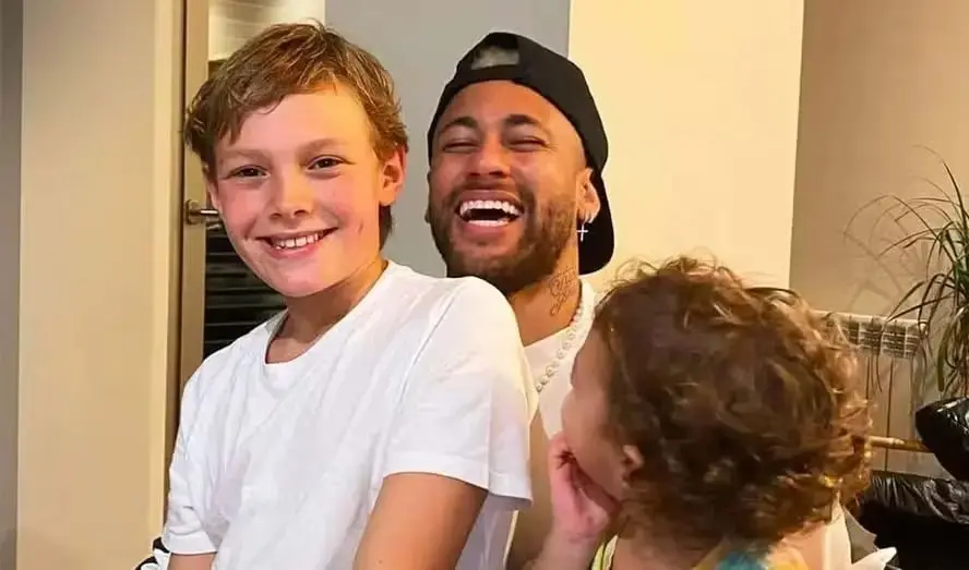 Imagem da notícia Filho de Neymar viraliza após recusar ingresso pra jogo do Brasil
