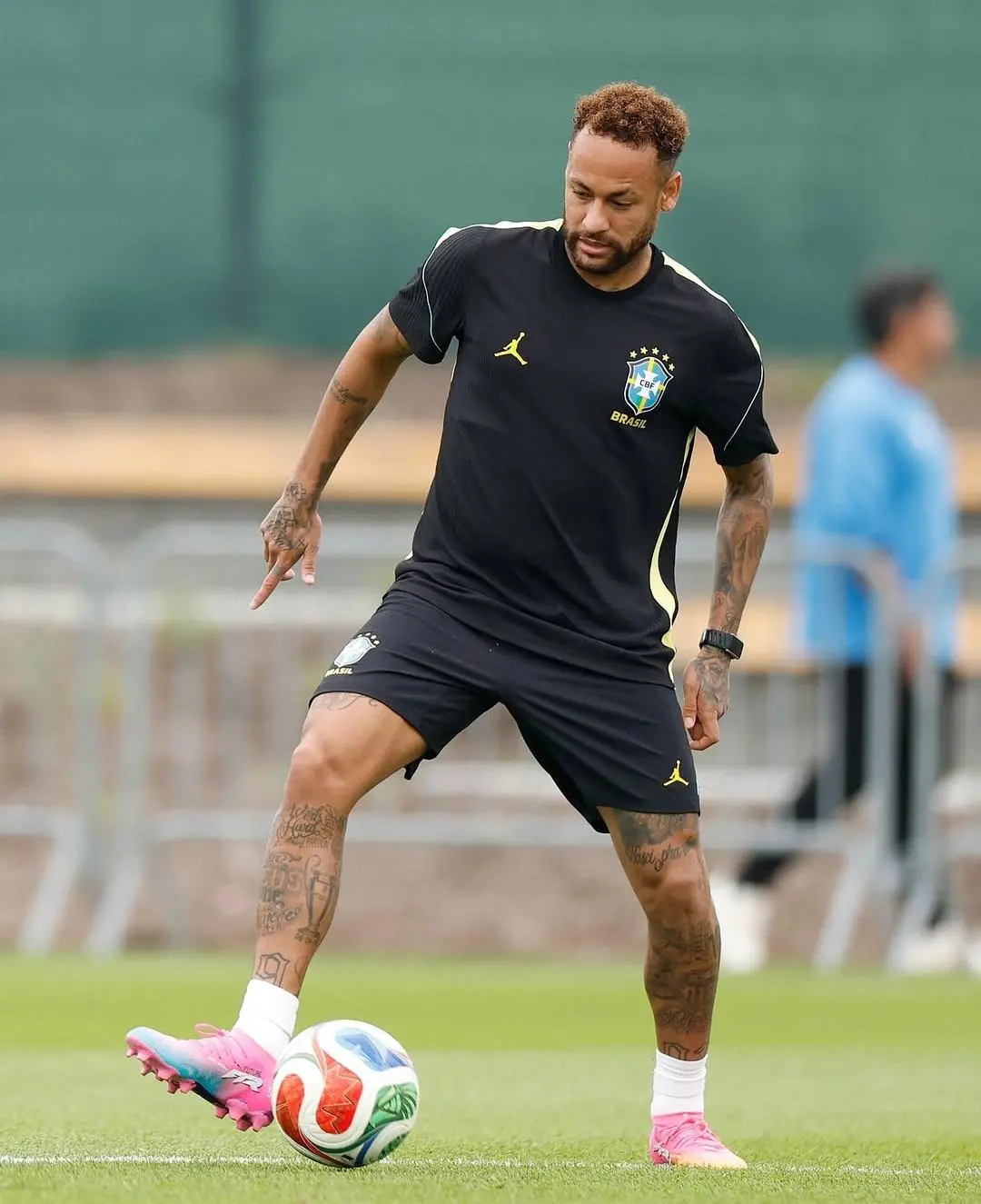 Imagem da notícia Neymar acompanha Brasil x Haiti de hotel e manda recado à Seleção: 'Bora!'