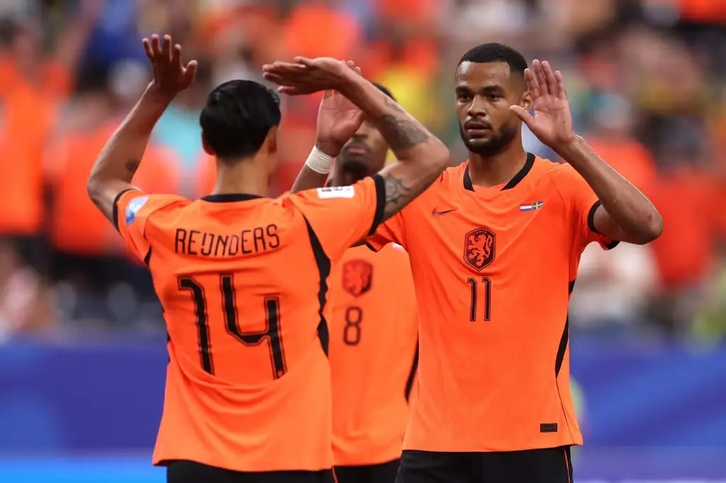 Imagem da notícia Holanda goleia Suécia por 5 a 1 e fica próxima da classificação para os 16 avos da Copa