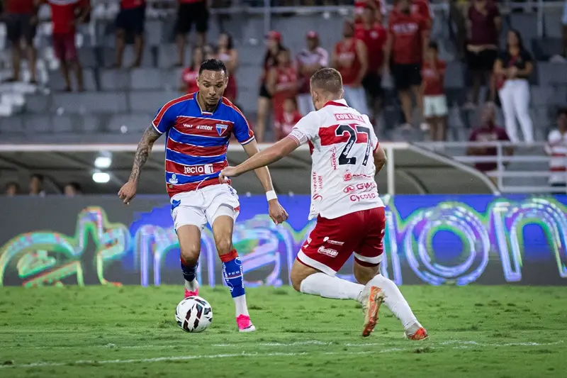 Imagem da notícia Fortaleza arranca empate contra o CRB e segue na zona dos playoffs da Série B