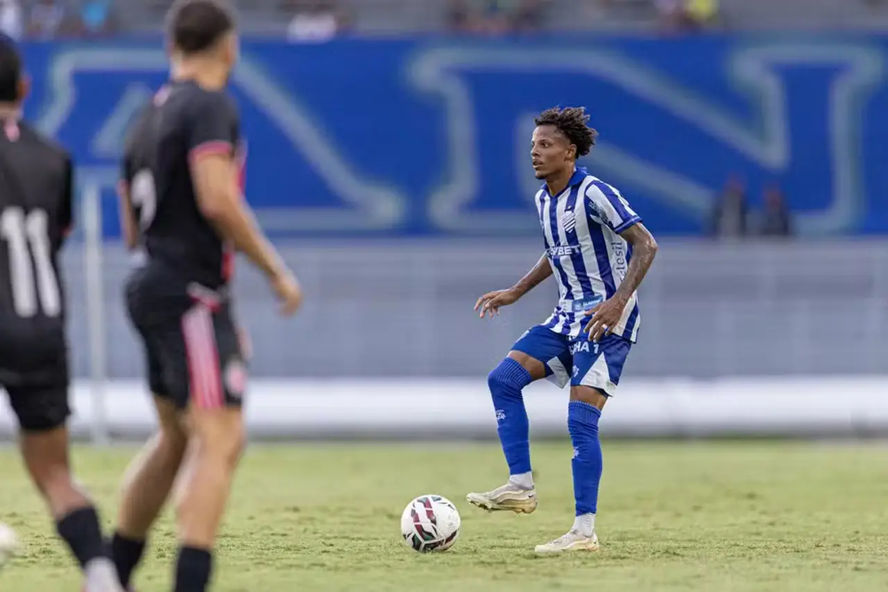Imagem da notícia Ceará acerta contratação do atacante Rian Santana, do CSA
