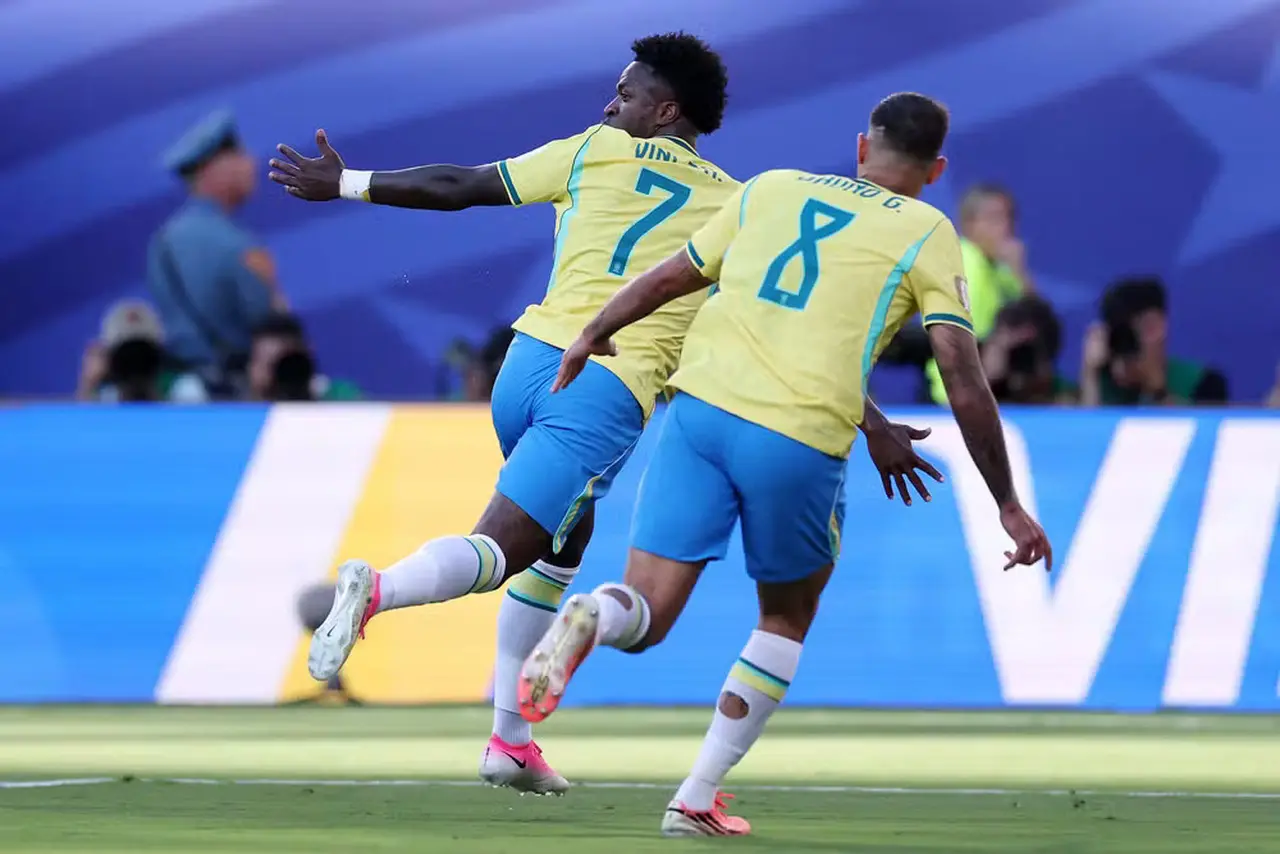 Atleta da Seleção Brasileira comemora gol