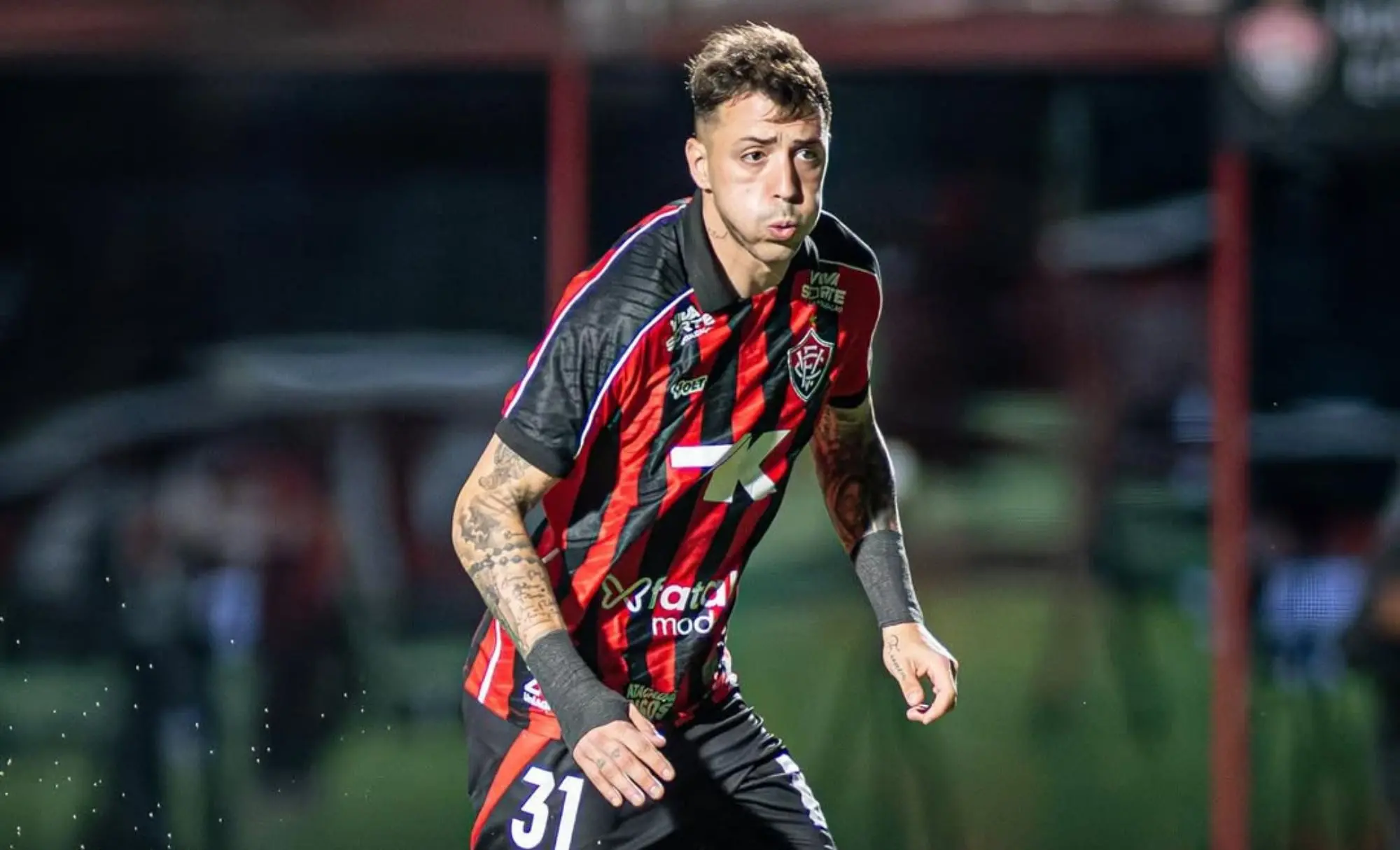 Renzo López em ação pelo Vitória-BA