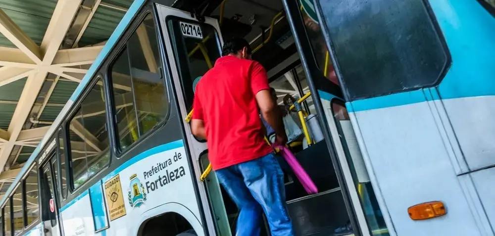 Imagem da notícia Prefeitura de Fortaleza vai ampliar passe livre estudantil; veja as regras