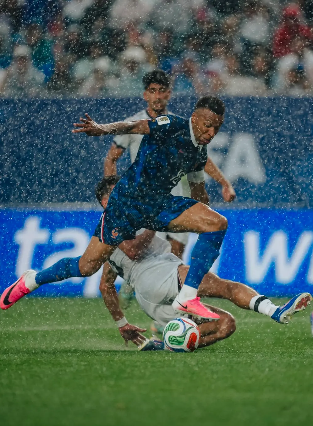 Imagem da notícia França x Iraque é suspenso por tempestade na Copa do Mundo 2026