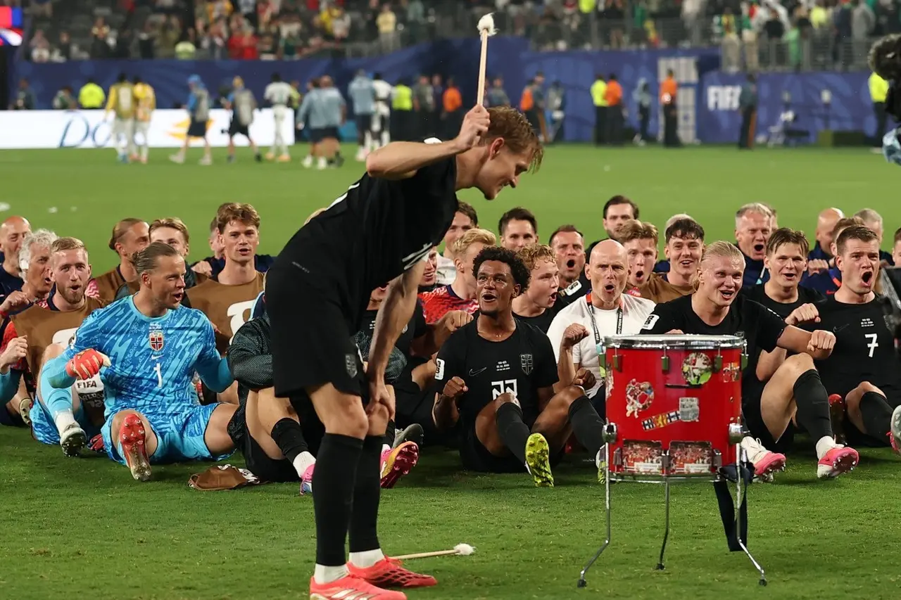 Imagem da notícia Jogadores da Noruega comemoram classificação com a 'remada' viking, coreografia da torcida