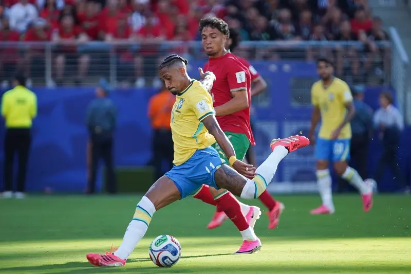 Imagem da notícia Raphinha se pronuncia após lesão e promete voltar à Seleção: 'Lutar por nossos objetivos'