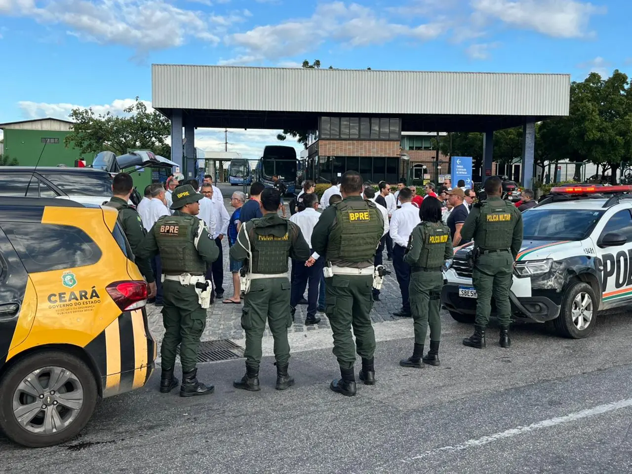 Imagem da notícia Rodoviários iniciam greve por aumento salarial no Ceará