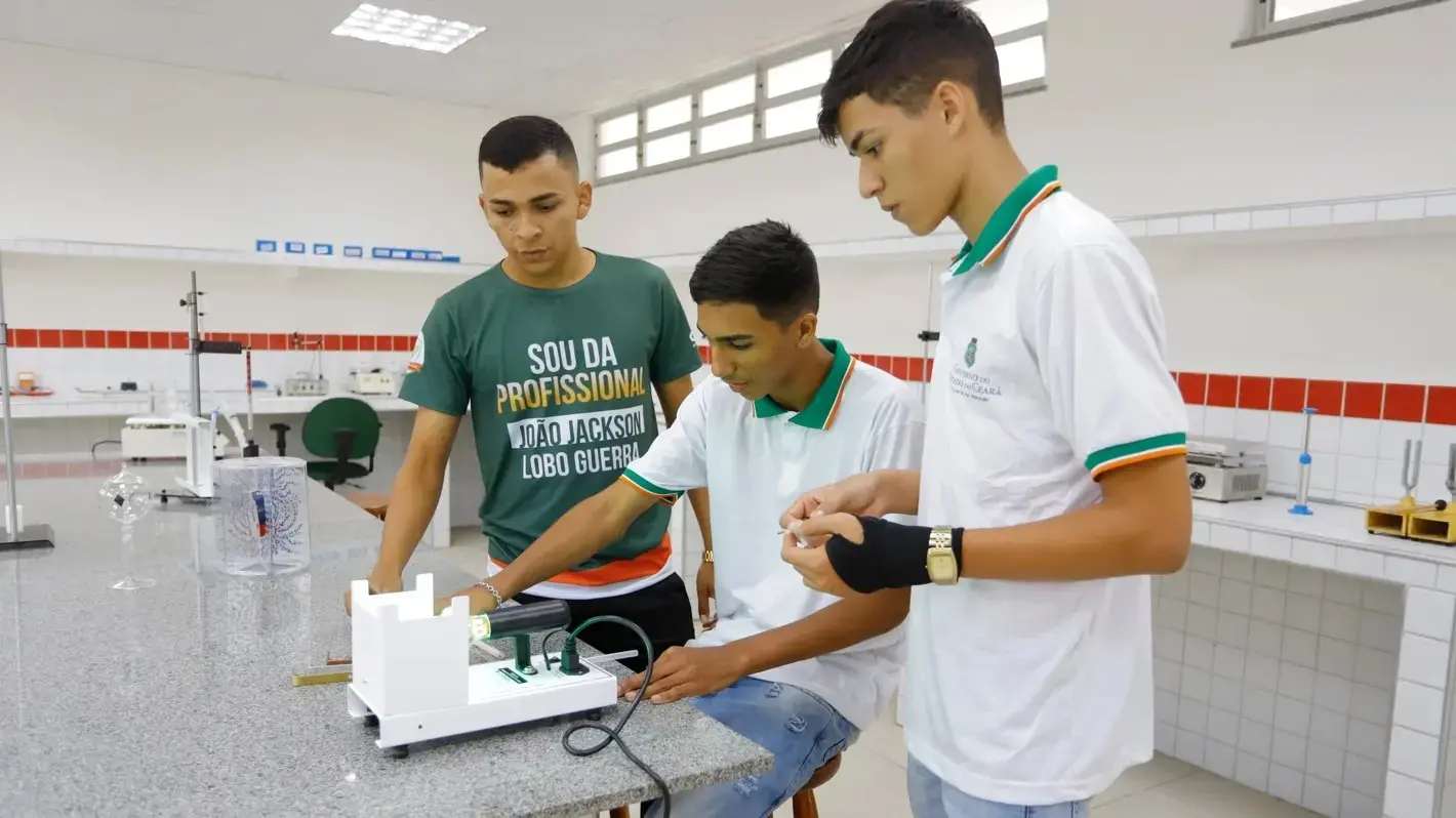 Imagem da notícia CE recebe R$ 12 mi para ofertar 13 mil novas vagas em cursos técnicos no ensino médio; veja escolas
