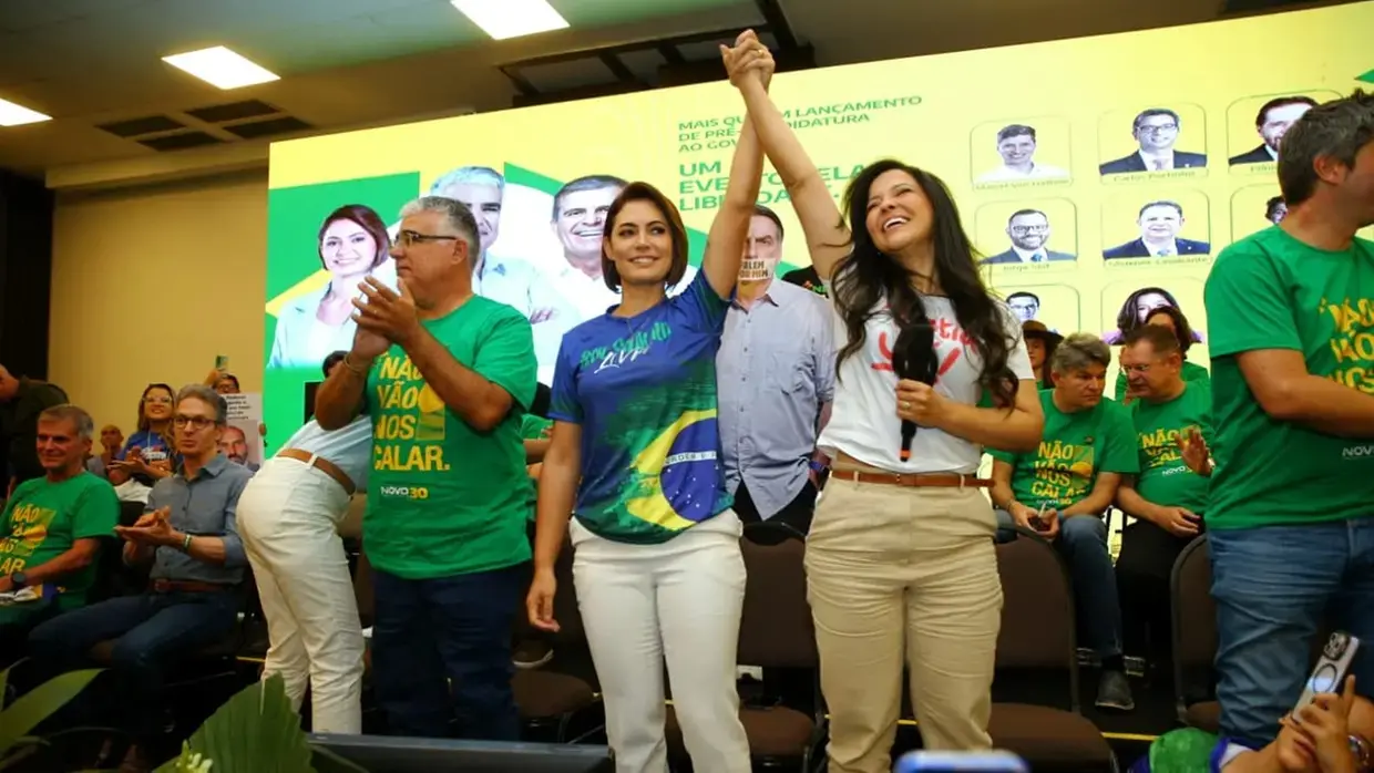 Imagem da notícia Em vídeos, Michelle expõe crise no PL por articulações pró-Ciro no Ceará: 'Traição contra Bolsonaro'