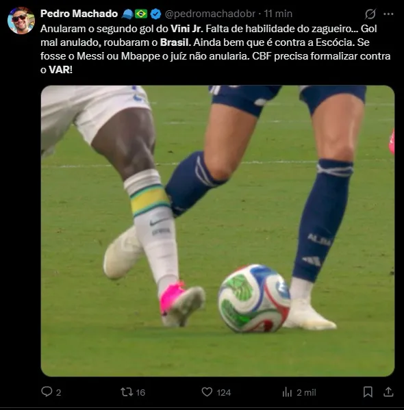 Torcedores reclamam de arbitragem após gol anulado de Vini Jr.