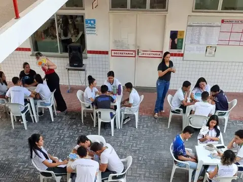 Imagem da notícia: Escolas públicas do CE são a maioria entre as 100 melhores do Brasil em redação do Enem; veja quais