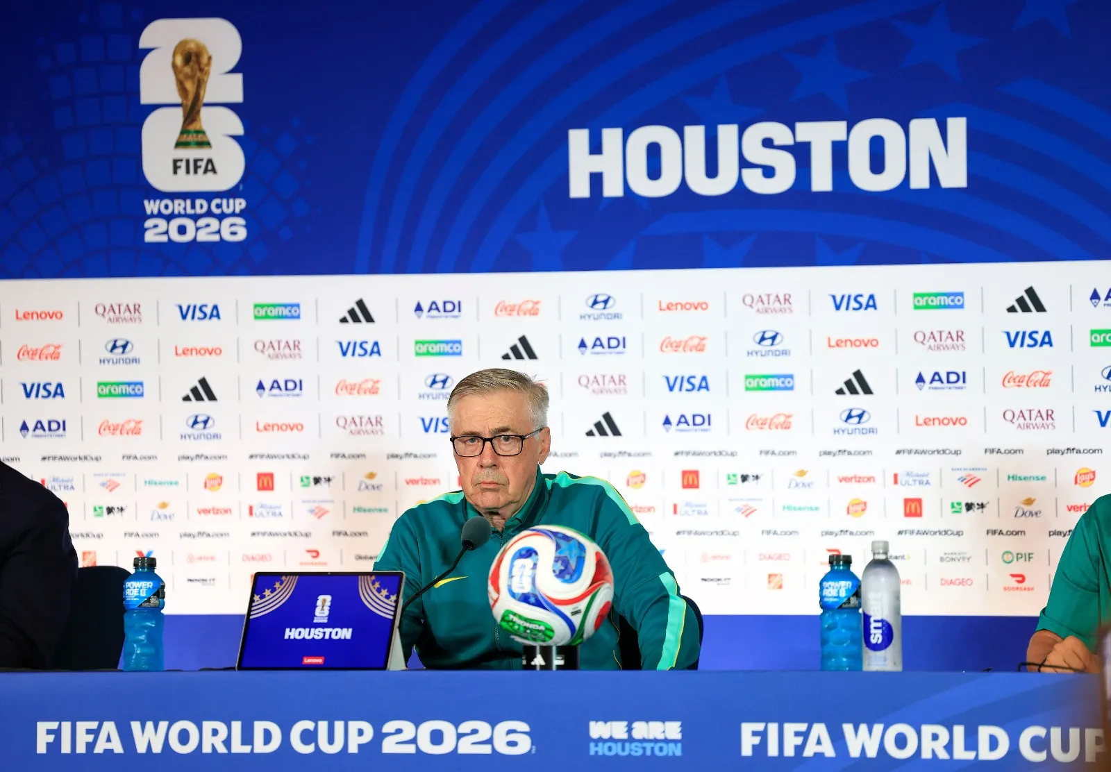 Carlo Ancelotti durante entrevista coletiva pela Seleção em Houston, na véspera do jogo contra o Japão, pelos 16 avos de final da Copa