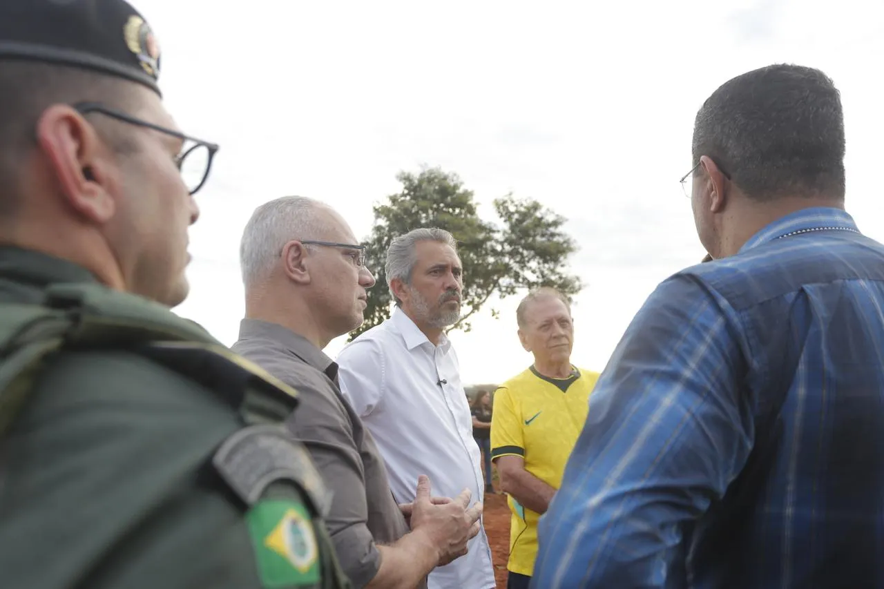 Elmano e outras autoridades de segurança do Estado visitaram a plantação na tarde desta segunda-feira (29).