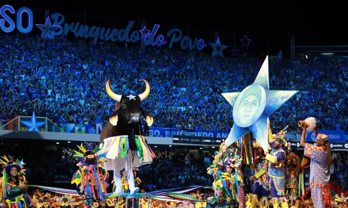 Imagem da notícia Boi Caprichoso vence 59º Festival de Parintins por menos de um ponto