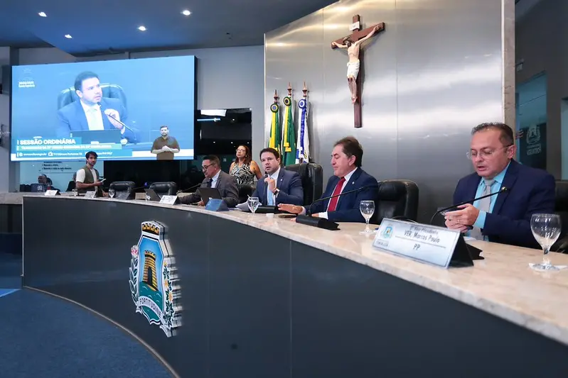 Foto da Mesa Diretora da Câmara de Fortaleza durante sessão do dia 30 de junho de 2026.