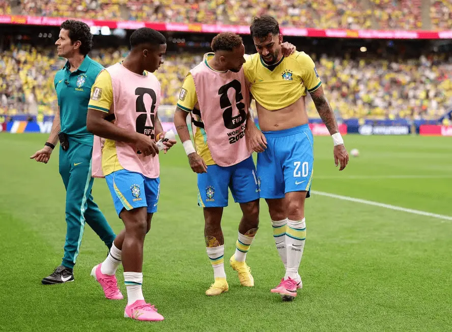 Imagem da notícia Paquetá passa por exames e tem lesão confirmada; meia é dúvida para jogo de domingo