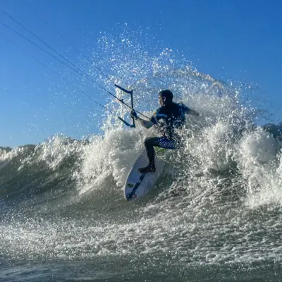 Imagem da notícia Festival GKC Velas Trairi reúne 168 atletas; Artur Santos conquista título da Kite Wave